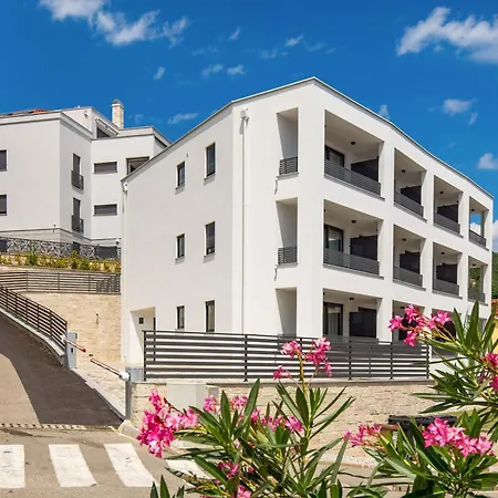 Belinda With Balcony & Private Parking * Опатия