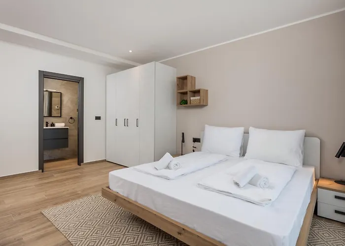 Apartmán Belinda With Balcony & Private Parking *