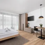 Belinda With Balcony & Private Parking *