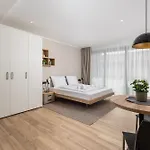 Belinda With Balcony & Private Parking Apartment *