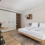 Belinda With Balcony & Private Parking Apartment Opatija