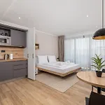 Belinda With Balcony & Private Parking