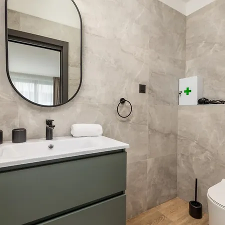 Belinda With Balcony & Private Parking Apartment Opatija