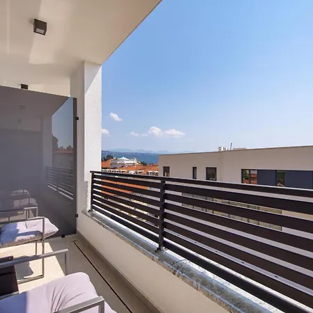 Belinda With Balcony & Private Parking Apartament Opatija