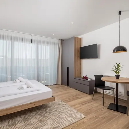 Apartment Belinda With Balcony & Private Parking *