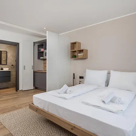 Apartment Belinda With Balcony & Private Parking *