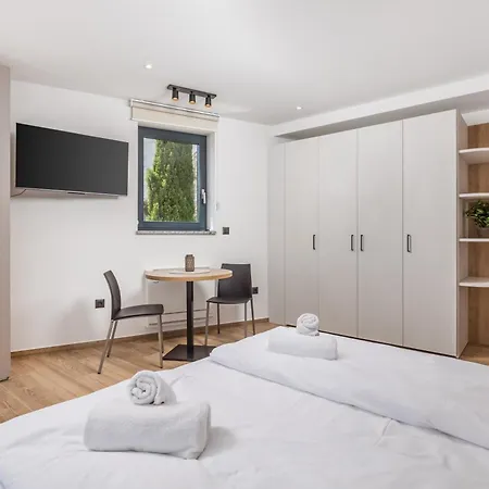 Apartament Belinda With Balcony & Private Parking
