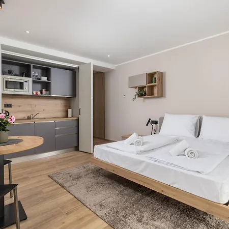 Apartment Belinda With Balcony & Private Parking *