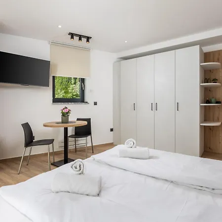 Appartamento Belinda With Balcony & Private Parking