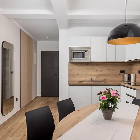Apartment Belinda With Balcony & Private Parking *