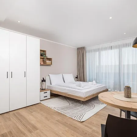 Appartamento Belinda With Balcony & Private Parking