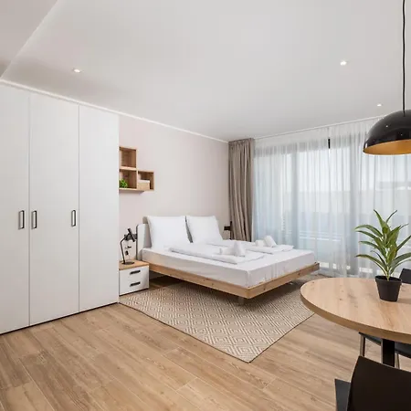 Appartamento Belinda With Balcony & Private Parking