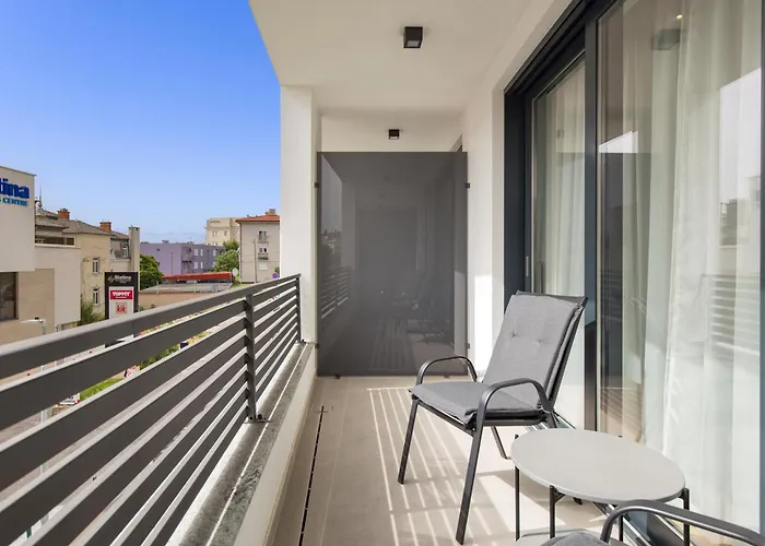 Daire Belinda With Balcony & Private Parking