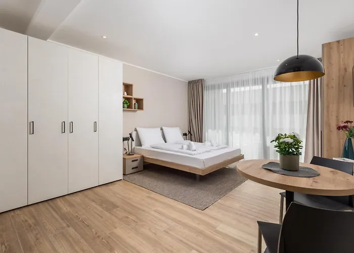 Belinda With Balcony & Private Parking Daire *