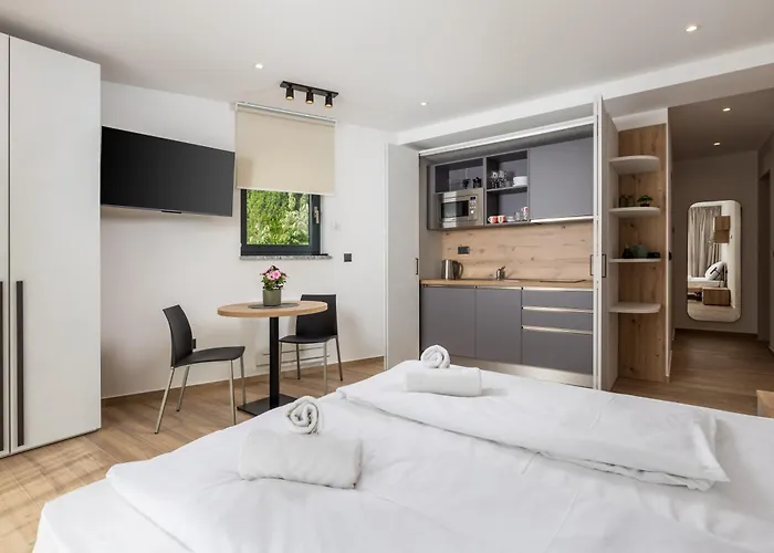 Daire Belinda With Balcony & Private Parking