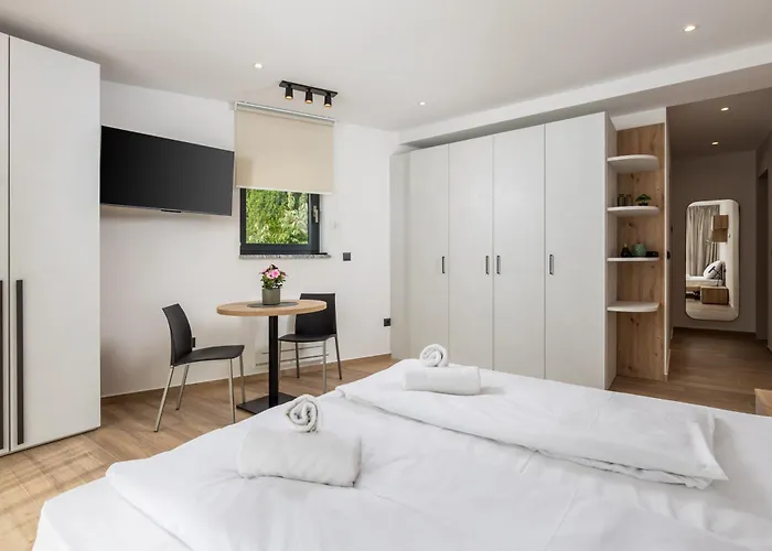 Daire Belinda With Balcony & Private Parking