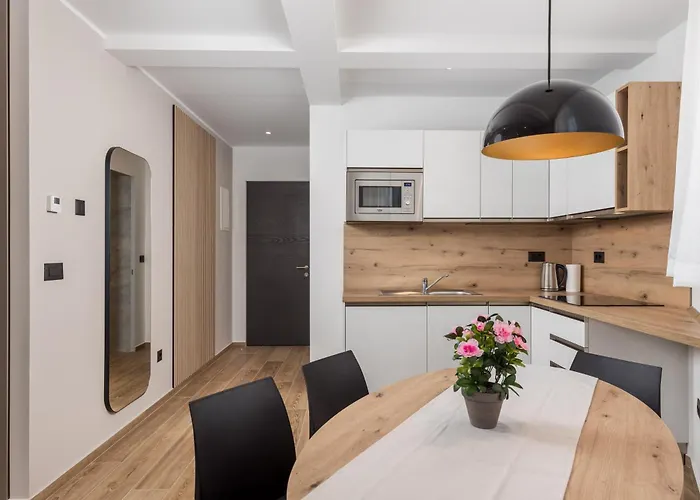 Daire Belinda With Balcony & Private Parking *