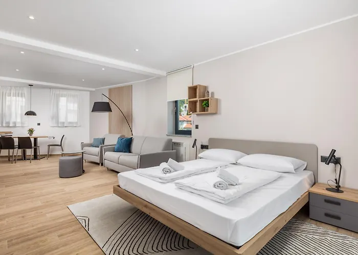 Belinda With Balcony & Private Parking Daire