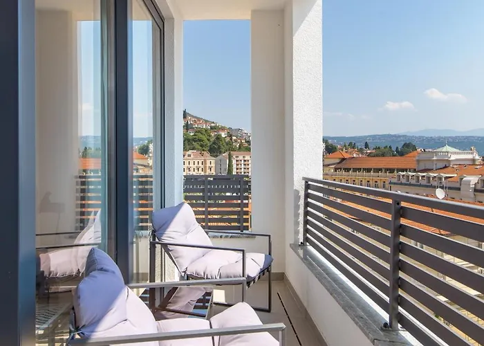 Daire Belinda With Balcony & Private Parking