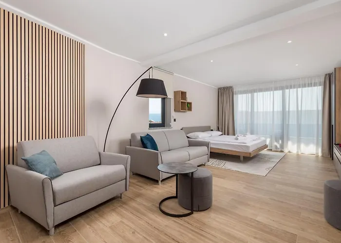 Belinda With Balcony & Private Parking Daire
