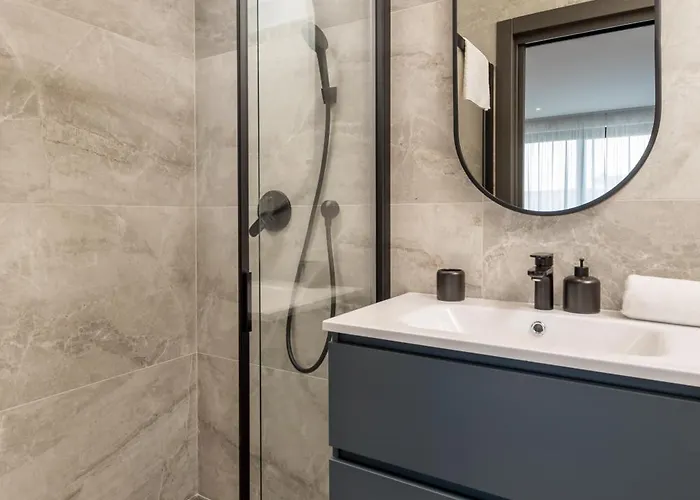 Belinda With Balcony & Private Parking Daire *