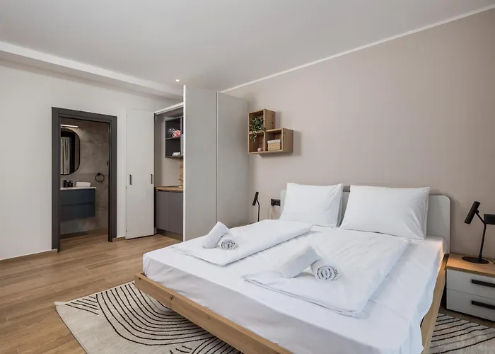 Belinda With Balcony & Private Parking Daire