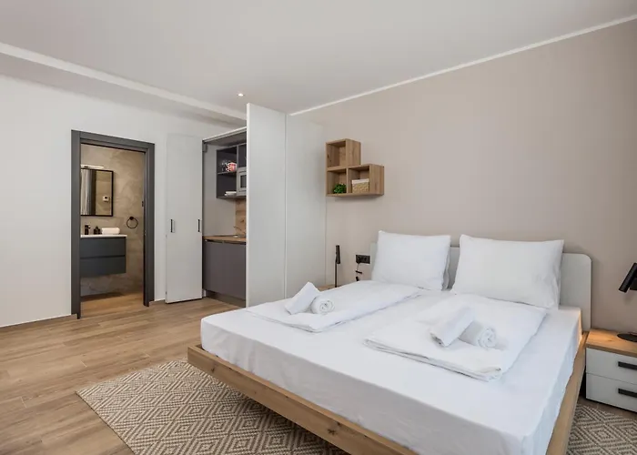 Daire Belinda With Balcony & Private Parking *