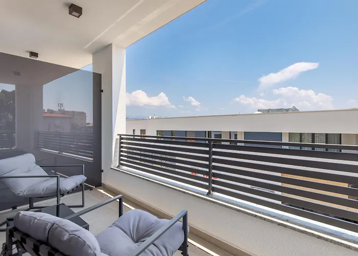 Daire Belinda With Balcony & Private Parking